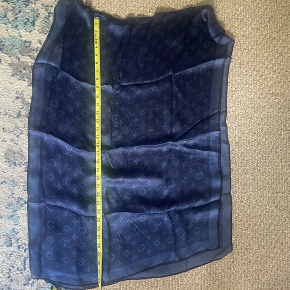 LV Blue Monogram scraf - Color: Blue - Picture 2 of 4